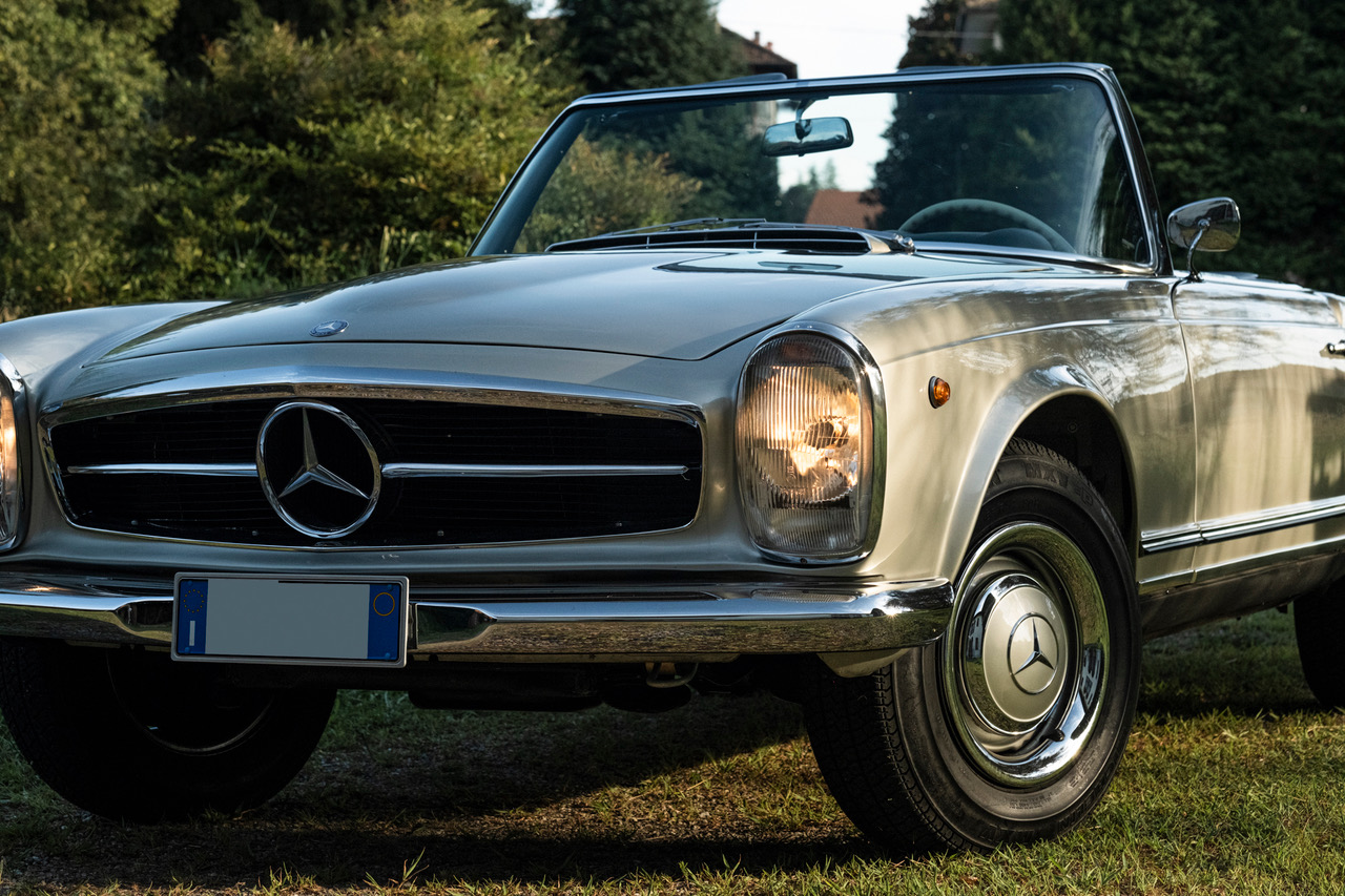 Mercedes-Benz 230 SL “Pagoda”