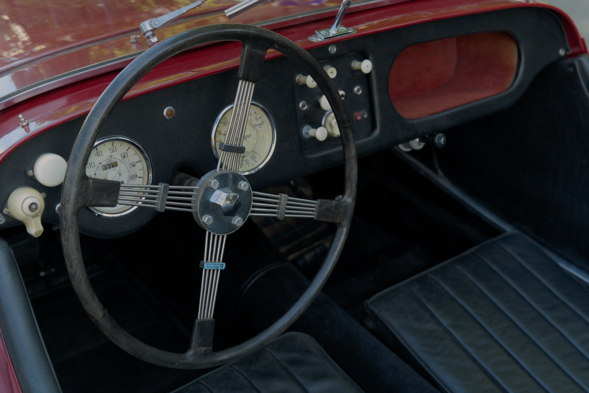 Morgan 4/4 Series II 1958 — leather strap detail