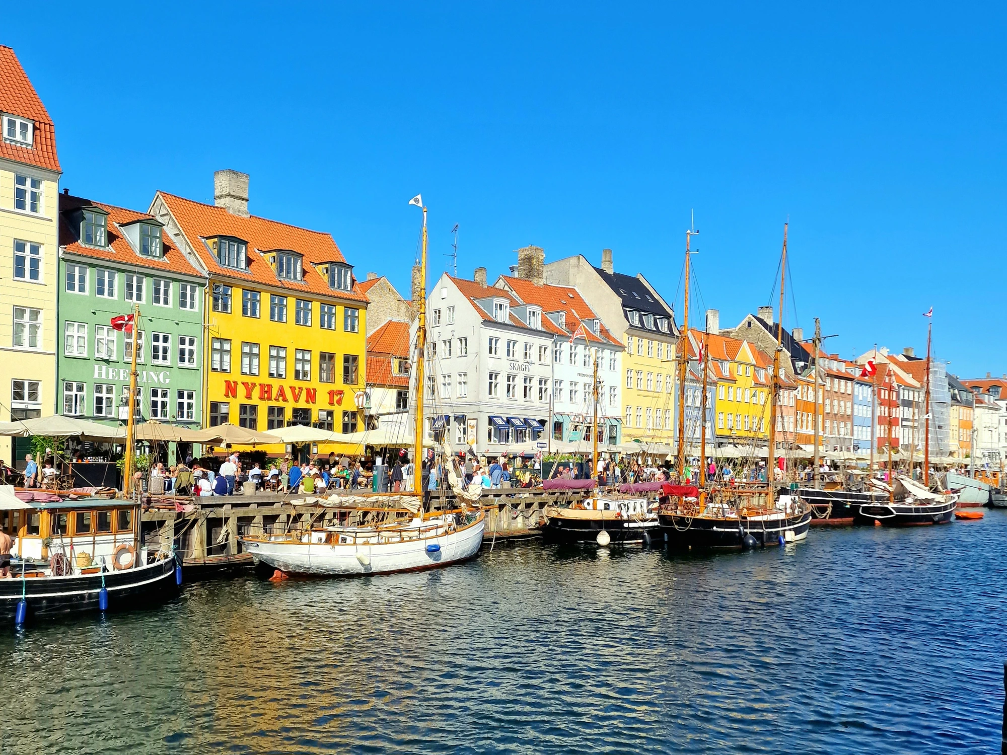 Colourful Nyhavn townhouses reflected in the canal