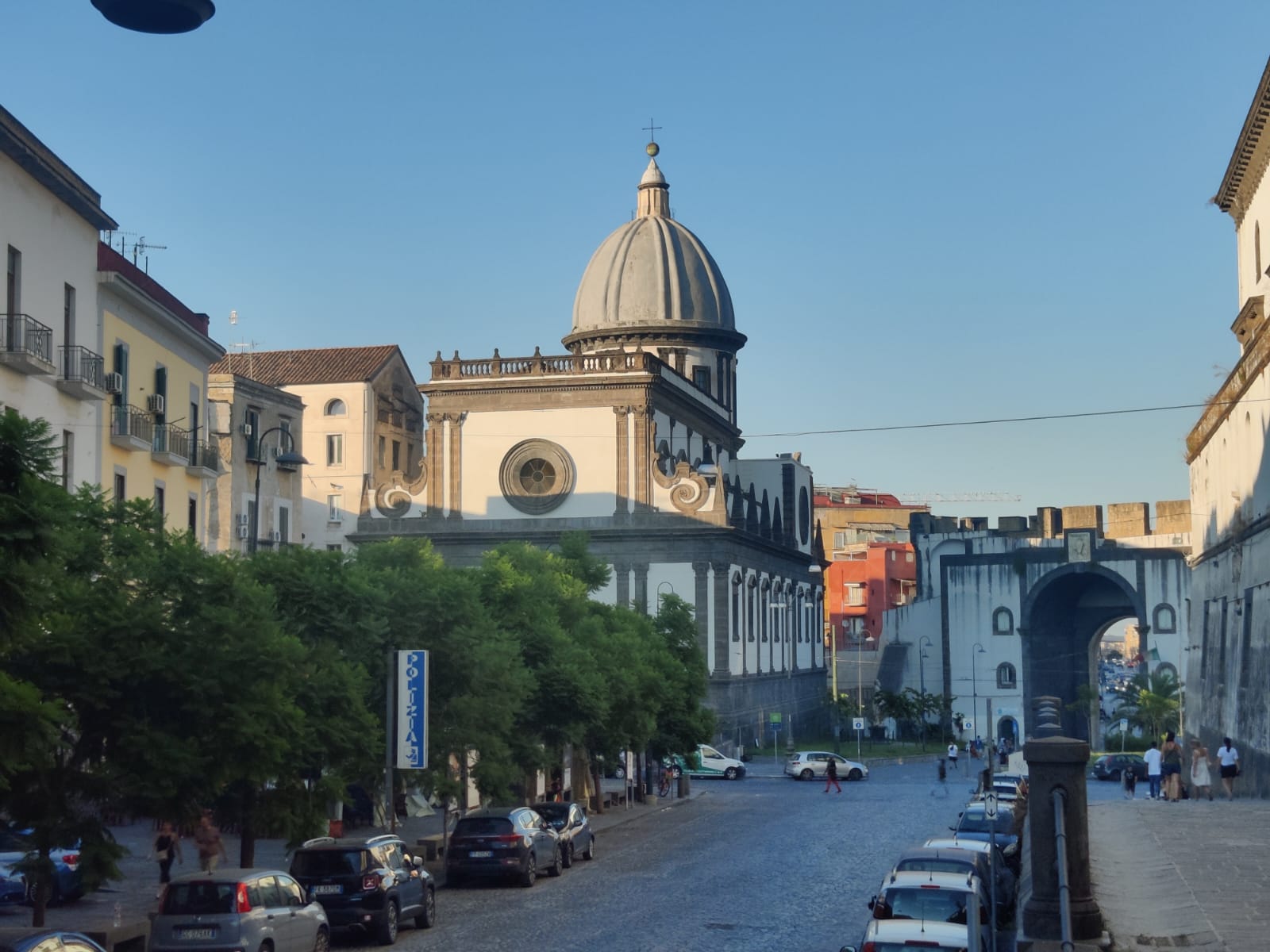 Il quartiere — I Colori del Golfo, Napoli